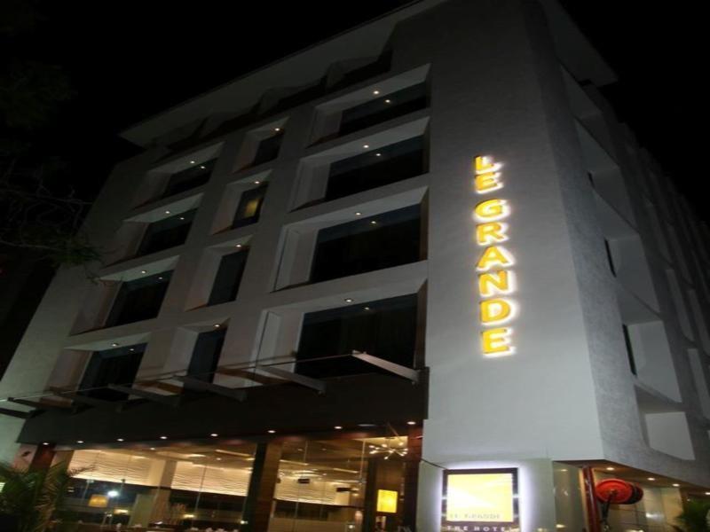 Le Grande Residency -Unmarried Couples Are Not Allowed Ahmadabad Zewnętrze zdjęcie