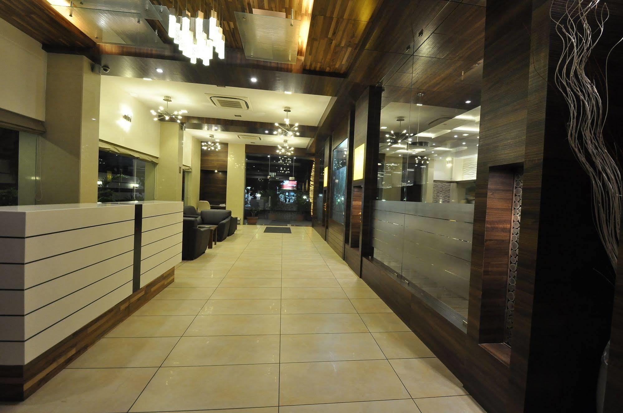 Le Grande Residency -Unmarried Couples Are Not Allowed Ahmadabad Zewnętrze zdjęcie