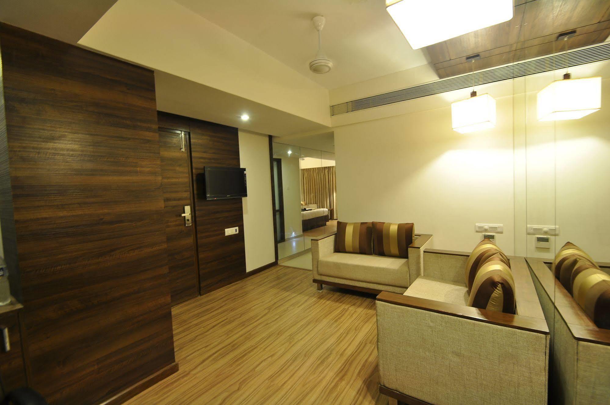 Le Grande Residency -Unmarried Couples Are Not Allowed Ahmadabad Zewnętrze zdjęcie