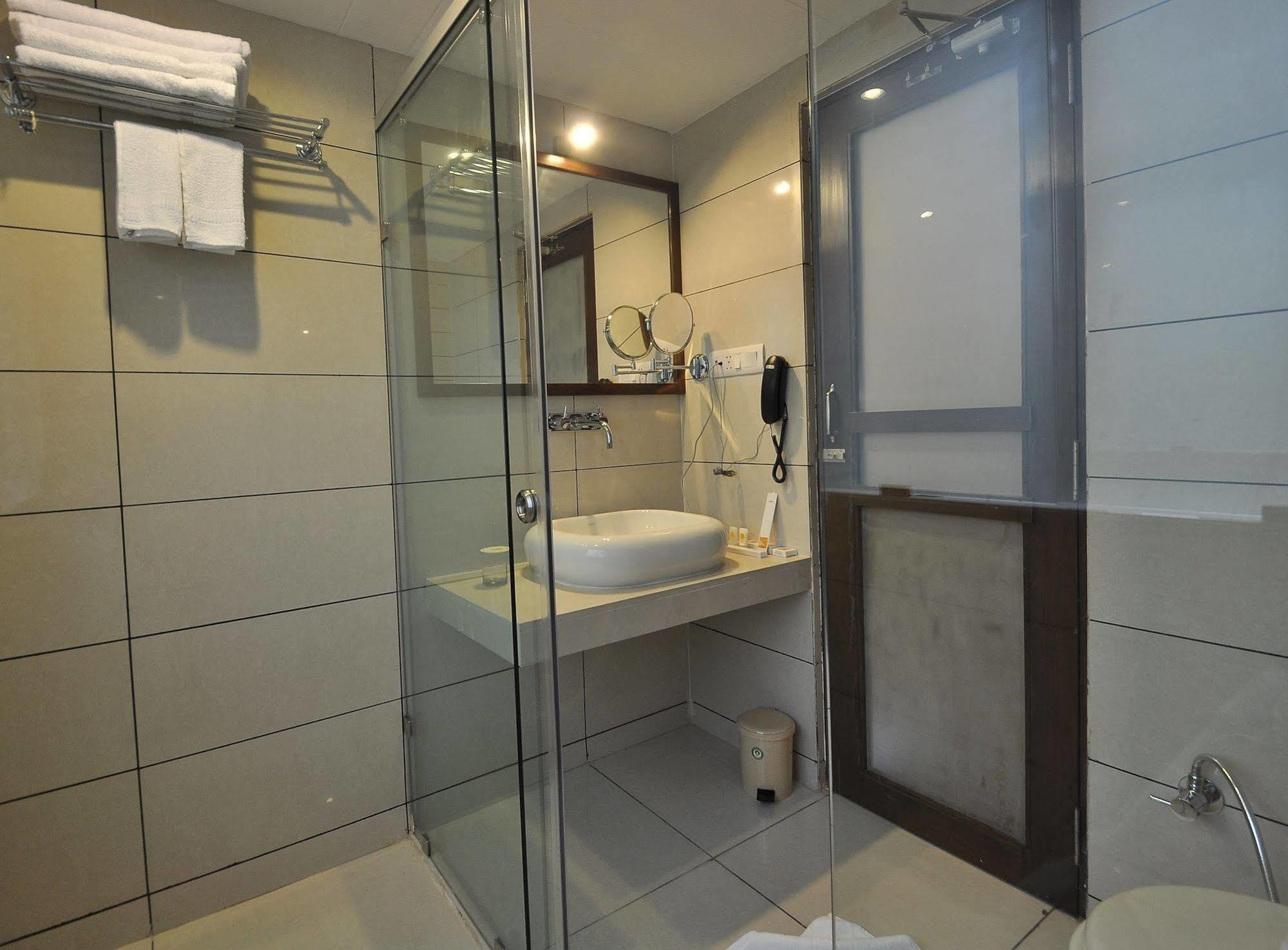 Le Grande Residency -Unmarried Couples Are Not Allowed Ahmadabad Zewnętrze zdjęcie