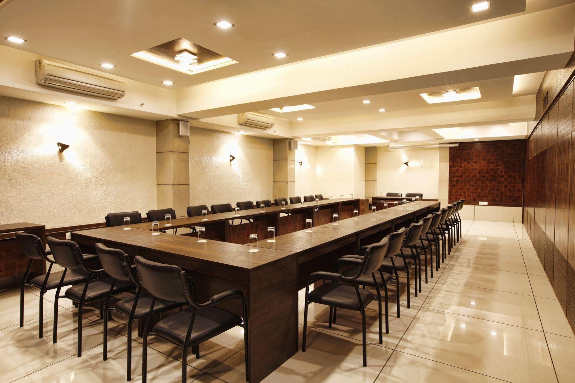 Le Grande Residency -Unmarried Couples Are Not Allowed Ahmadabad Zewnętrze zdjęcie