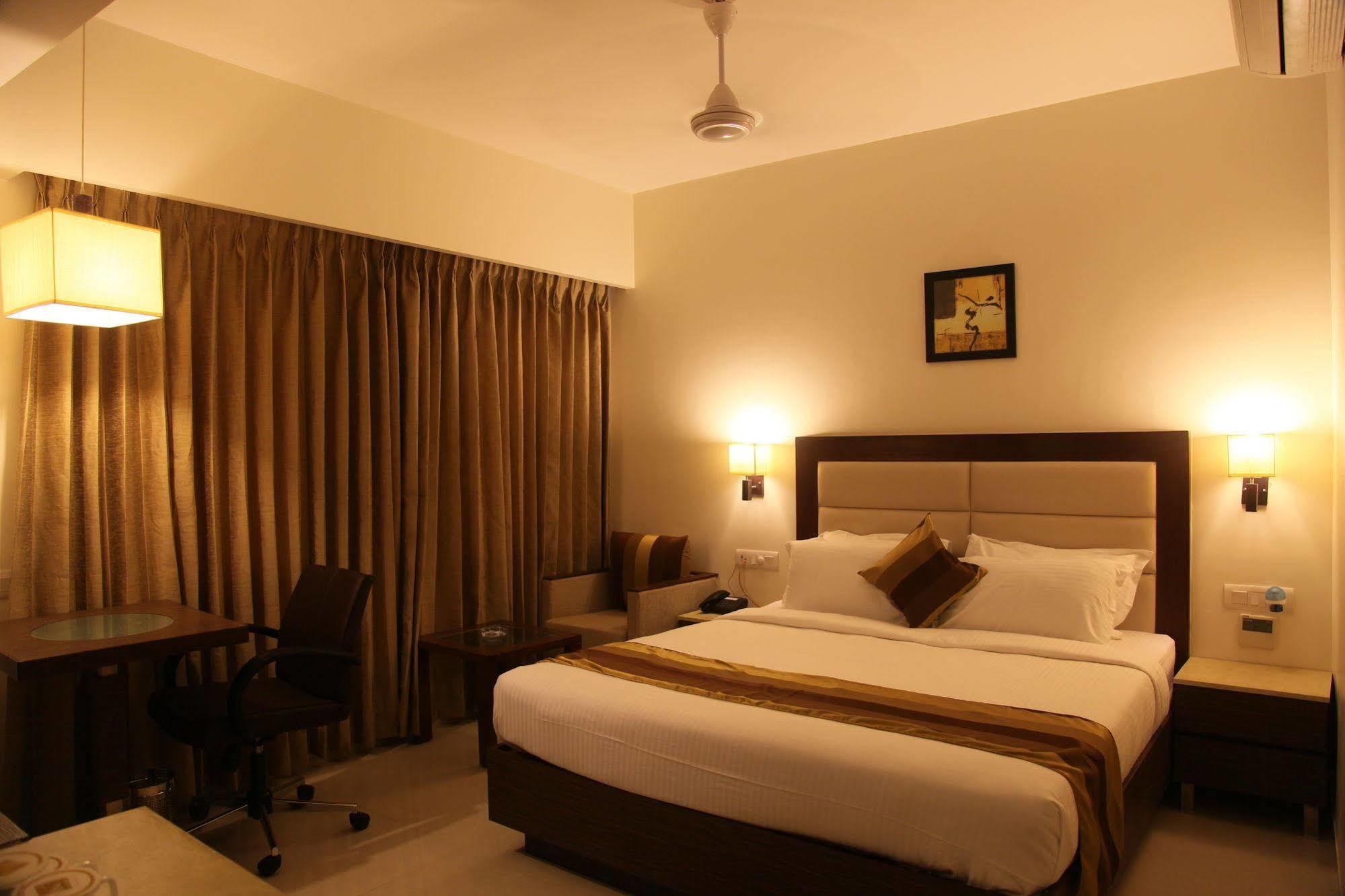 Le Grande Residency -Unmarried Couples Are Not Allowed Ahmadabad Zewnętrze zdjęcie